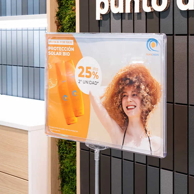 Marco transparente con cartel